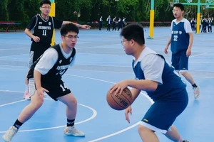  高中生篮球运动员如何通过联赛提升实力：策略与实战经验分享